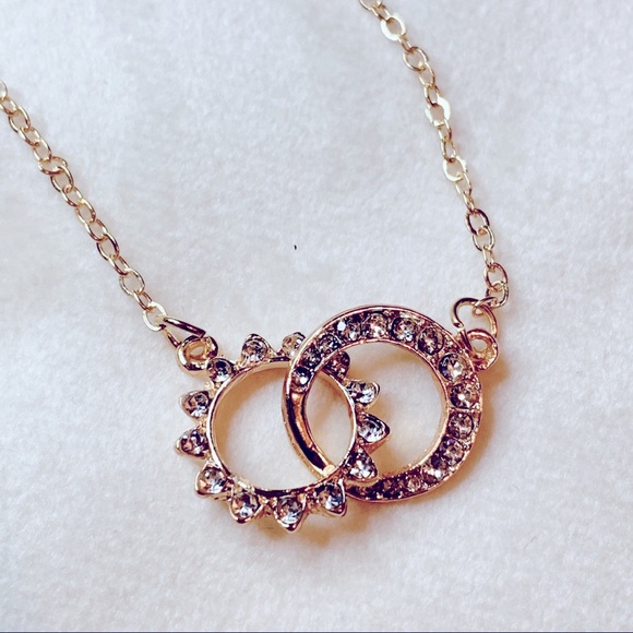 Jewelry - ❤️Seller’s Pick❤️ Elegant Gold Plated Rhinestones Two Loop Necklace